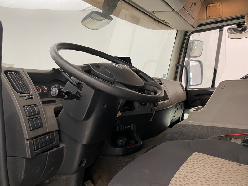 Dropside/ Flatbed truck, Crane truck Renault Kerax 430 DXi - 8x4: picture 10 Dropside/ Flatbed truck, Crane truck Renault Kerax 430 DXi - 8x4: picture 10