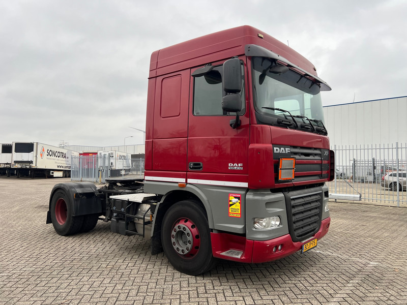 DAF XF105.410 Space Cab - ADR* - Tractor unit: picture 3 DAF XF105.410 Space Cab - ADR* - Tractor unit: picture 3