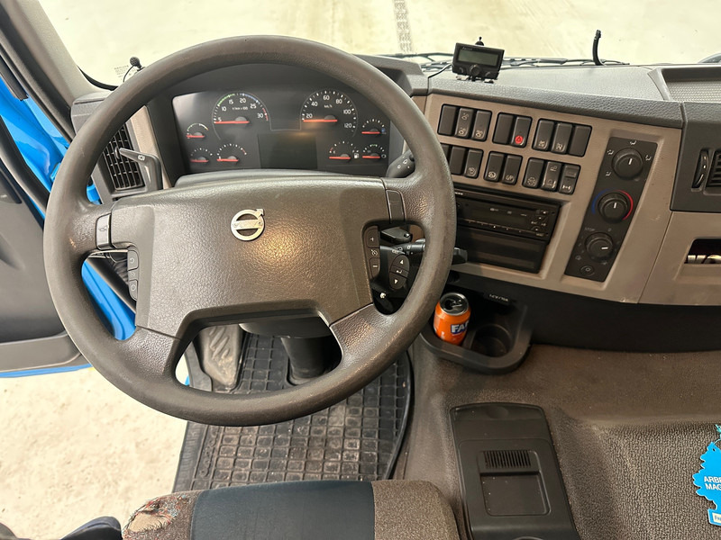 Curtainsider truck Volvo FE 320: picture 8