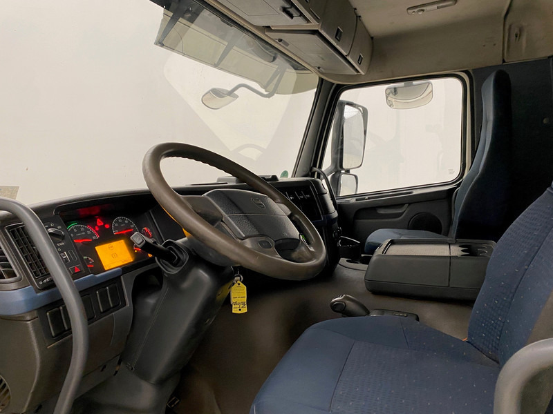 Dropside/ Flatbed truck, Crane truck Volvo FM 300: picture 9 Dropside/ Flatbed truck, Crane truck Volvo FM 300: picture 9