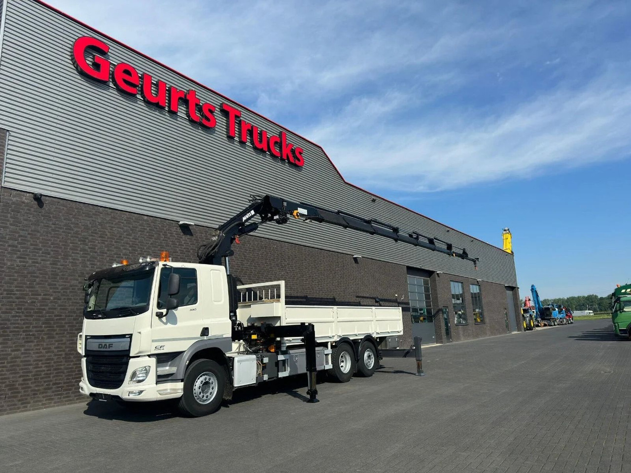 DAF CF 330 6X2 MKG HLK 341 SHP A8 KRAAN/KRAN/CANE/GR - Crane truck: picture 2 DAF CF 330 6X2 MKG HLK 341 SHP A8 KRAAN/KRAN/CANE/GR - Crane truck: picture 2