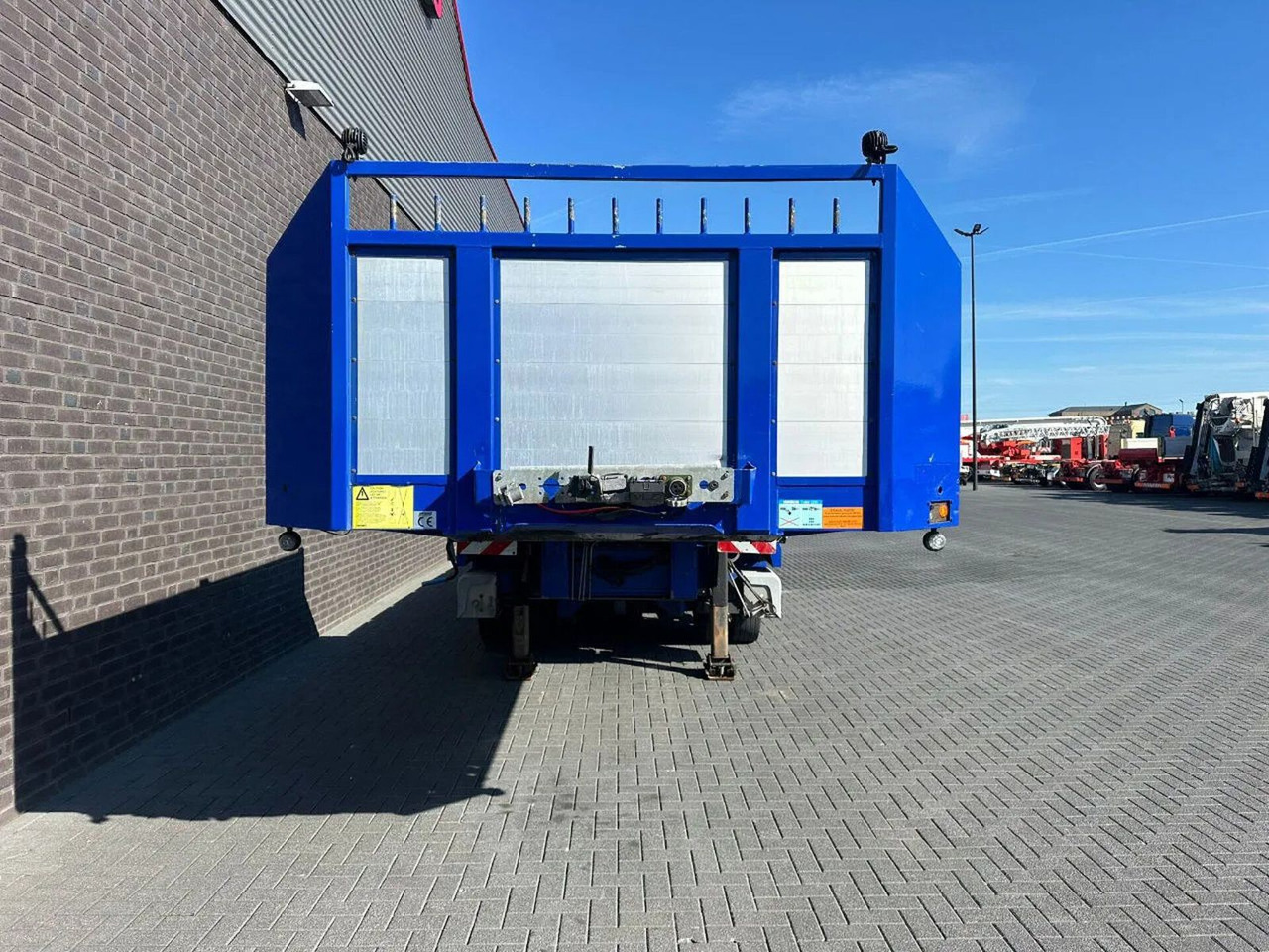 Emtech NNR48 3 ASSER HYDRAULISCHE GESTUURDE KORTE UITSC - Low loader semi-trailer: picture 4 Emtech NNR48 3 ASSER HYDRAULISCHE GESTUURDE KORTE UITSC - Low loader semi-trailer: picture 4
