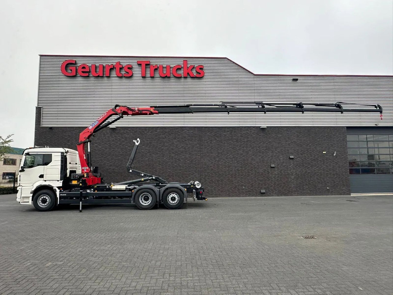 MAN TGS 26.520 6X4H-4 BL NEW MODEL + MEILLER HAAKARM - Hook lift truck, Crane truck: picture 1 MAN TGS 26.520 6X4H-4 BL NEW MODEL + MEILLER HAAKARM - Hook lift truck, Crane truck: picture 1