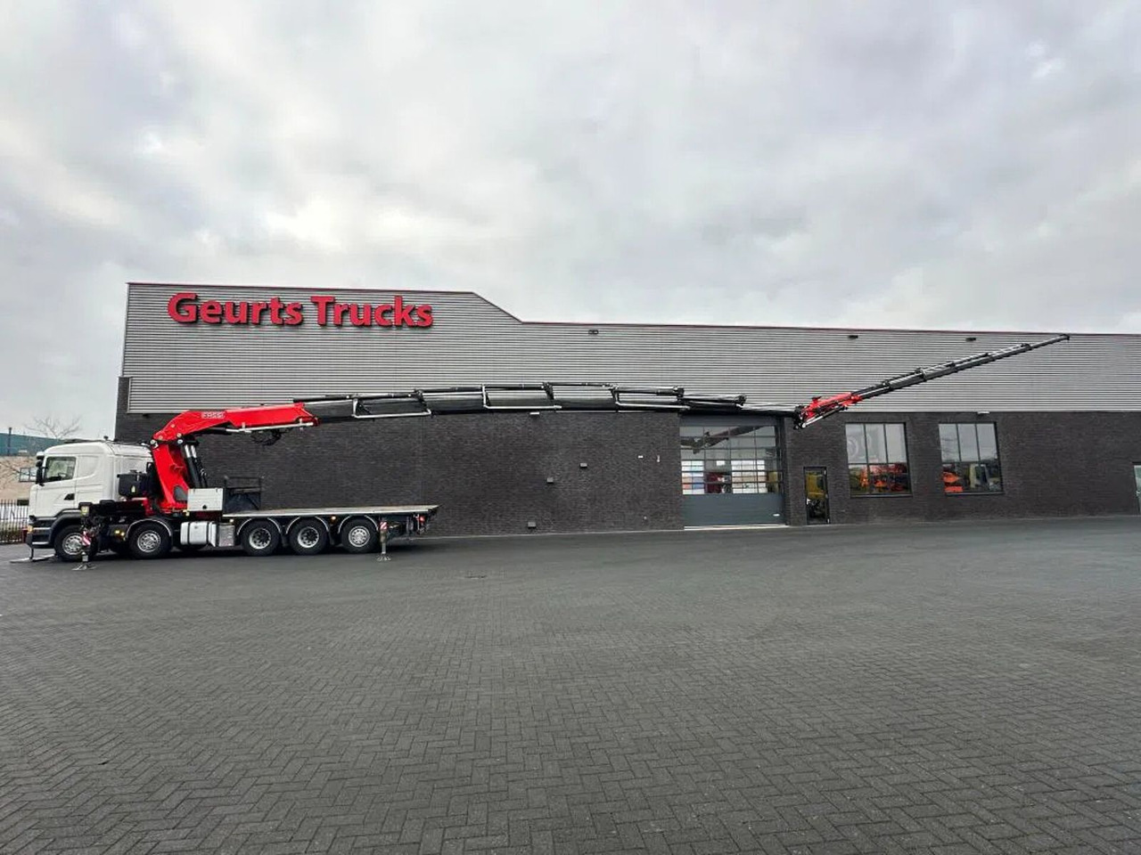 Scania R520 V8 10X4 TRIDEM + F1650RA.2.28 + JIB L816 KR - Crane truck: picture 3 Scania R520 V8 10X4 TRIDEM + F1650RA.2.28 + JIB L816 KR - Crane truck: picture 3