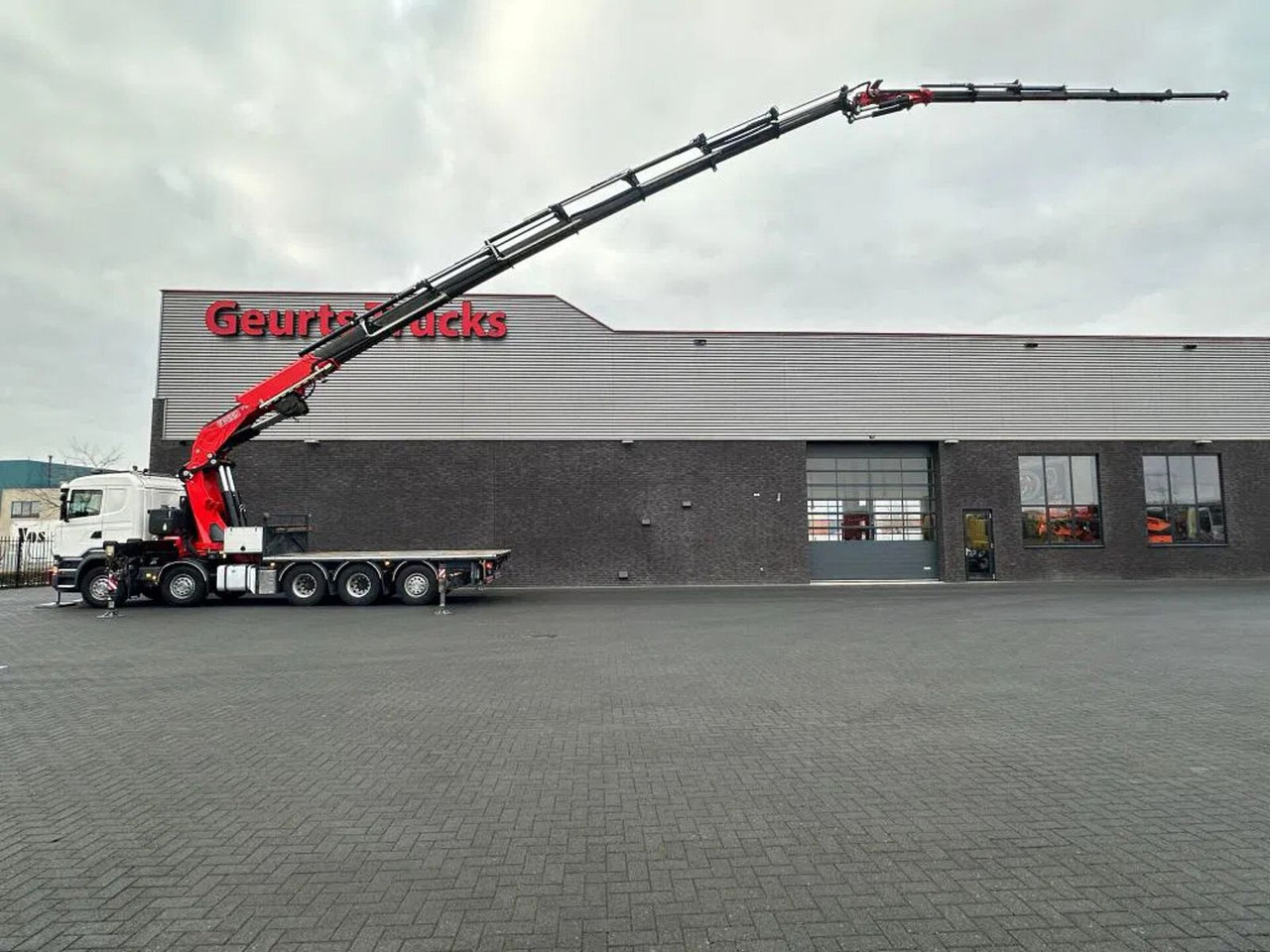 Scania R520 V8 10X4 TRIDEM + F1650RA.2.28 + JIB L816 KR - Crane truck: picture 1 Scania R520 V8 10X4 TRIDEM + F1650RA.2.28 + JIB L816 KR - Crane truck: picture 1
