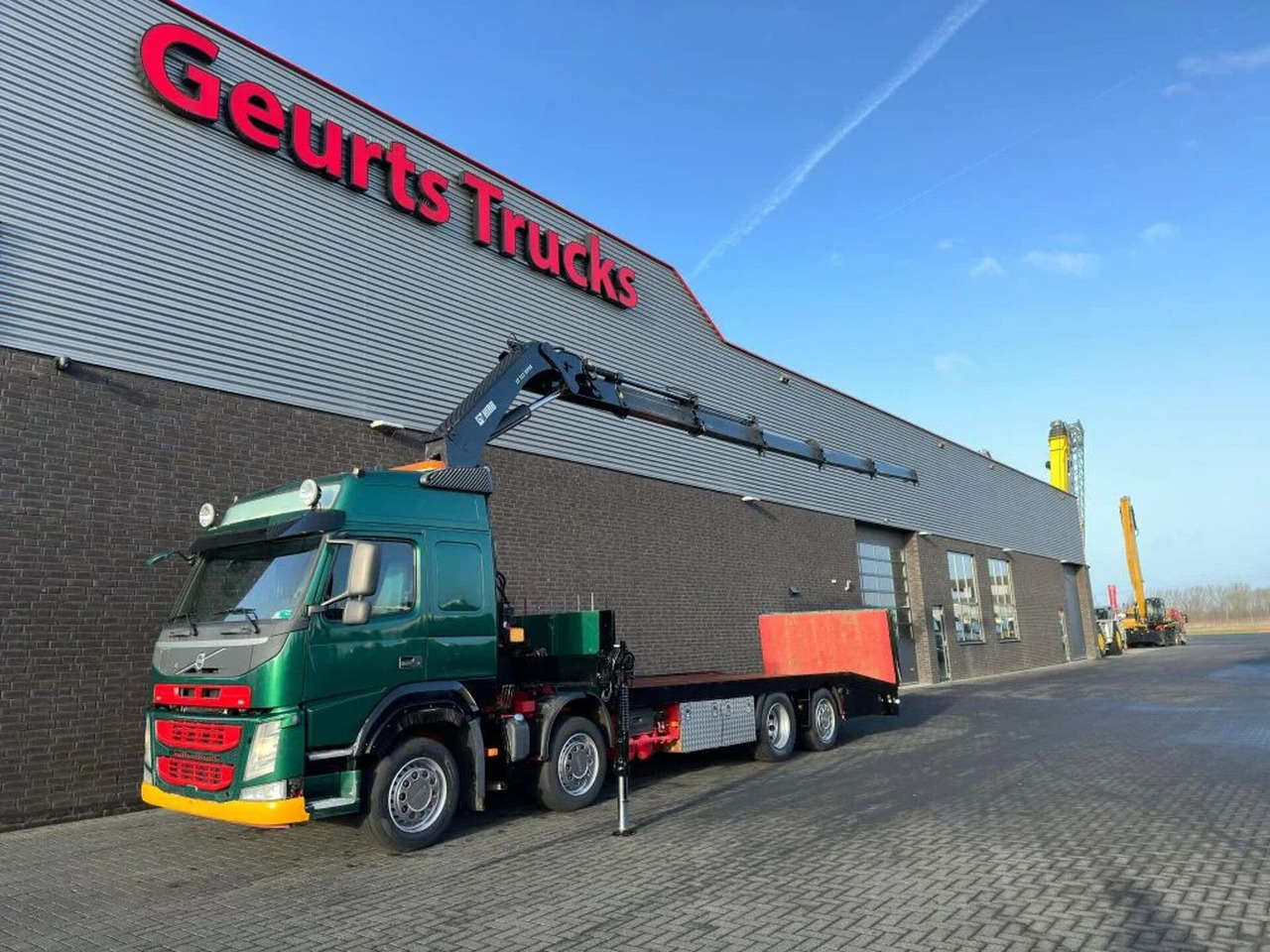 Volvo FM 500 8X2 OPRIJWAGEN/MACHINE TRANSPORTER + HIAB - Crane truck: picture 2 Volvo FM 500 8X2 OPRIJWAGEN/MACHINE TRANSPORTER + HIAB - Crane truck: picture 2