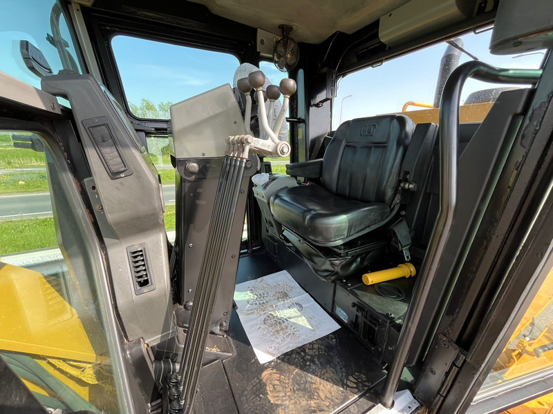 Grader Caterpillar 140GC - Push block / Ripper / New Tires: picture 16