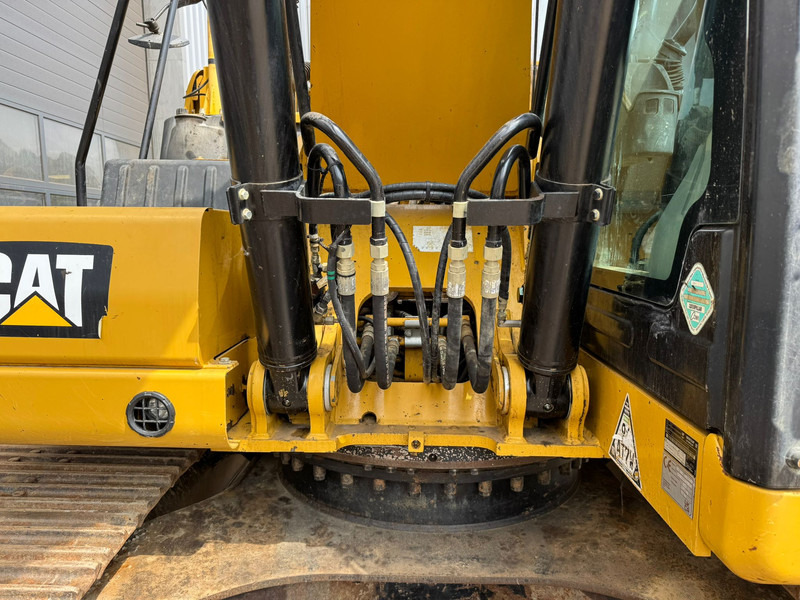 Crawler excavator Caterpillar 323: picture 20