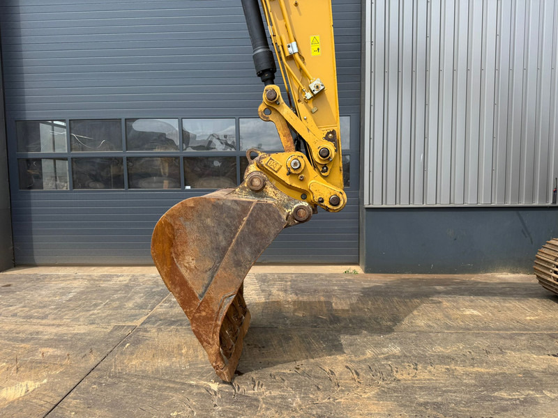Crawler excavator Caterpillar 323: picture 8