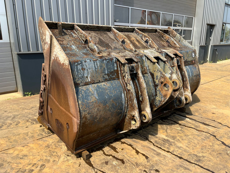 Doosan Bucket DL420-3 4500 l - Bucket: picture 1 Doosan Bucket DL420-3 4500 l - Bucket: picture 1