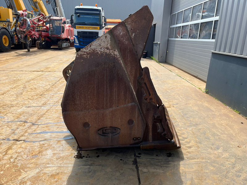 Doosan Bucket DL420-3 4500 l - Bucket: picture 5 Doosan Bucket DL420-3 4500 l - Bucket: picture 5