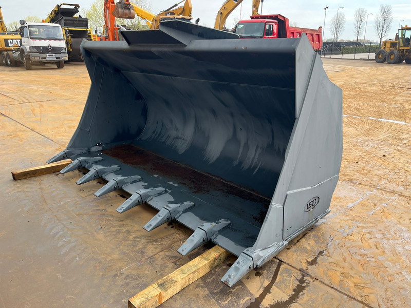 Doosan Bucket DL450-3 4700 l - Bucket: picture 2 Doosan Bucket DL450-3 4700 l - Bucket: picture 2