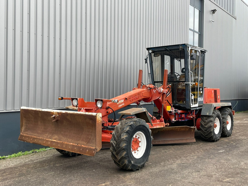 O & K F106A 6x6 Motor Grader - Grader: picture 2 O & K F106A 6x6 Motor Grader - Grader: picture 2