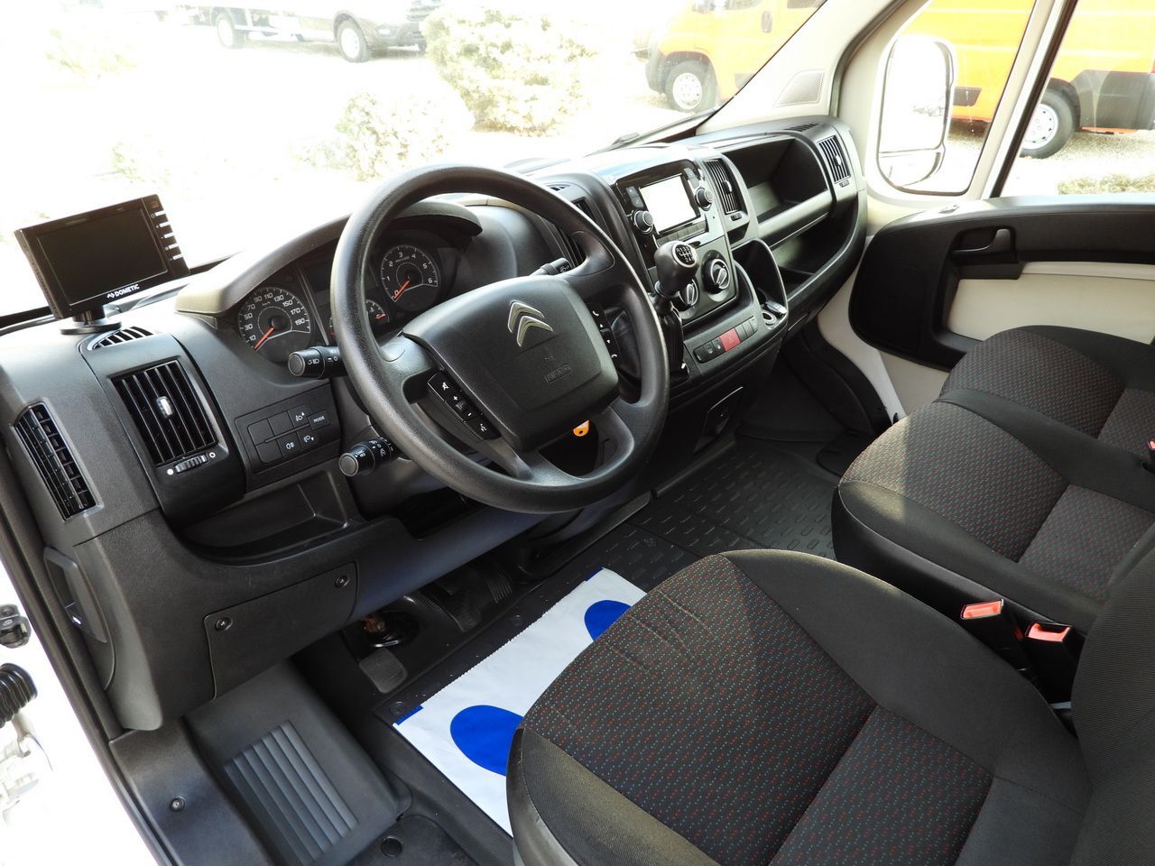 CITROEN JUMPER BOX LIFT 8 PALLETS CRUISE CONTROL AIR CONDITIONING 165HP - Box van: picture 2 CITROEN JUMPER BOX LIFT 8 PALLETS CRUISE CONTROL AIR CONDITIONING 165HP - Box van: picture 2