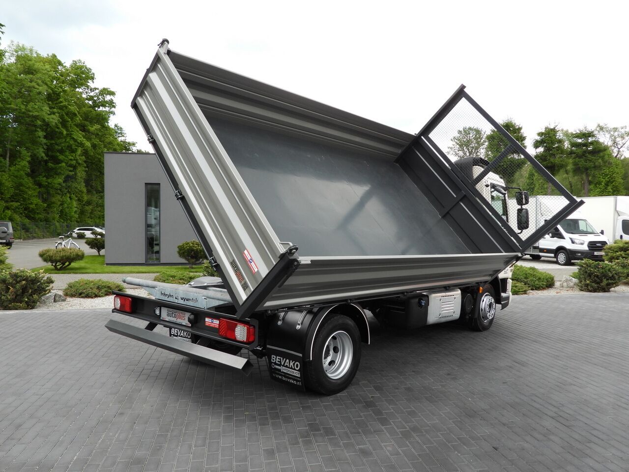 DAF LF 180 THREE-WAY TIPPER CRUISE CONTROL LED LIGHTS AUTOMATIC TRANSMISSION TWIN WHEELS AIR CONDITIONING 180HP - Tipper: picture 3 DAF LF 180 THREE-WAY TIPPER CRUISE CONTROL LED LIGHTS AUTOMATIC TRANSMISSION TWIN WHEELS AIR CONDITIONING 180HP - Tipper: picture 3
