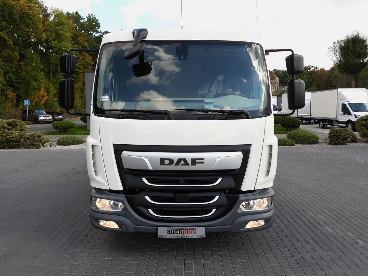 DAF LF 230 CONTAINER CARRIER PLATFORM + TRAILER WEBASTO CRUISE CONTROL LED LIGHTS PNEUMATICS AUTOMATIC TRANSMISSION  TWIN WHEELS AIR CONDITIONING  230HP - Container transporter/ Swap body truck: picture 5 DAF LF 230 CONTAINER CARRIER PLATFORM + TRAILER WEBASTO CRUISE CONTROL LED LIGHTS PNEUMATICS AUTOMATIC TRANSMISSION  TWIN WHEELS AIR CONDITIONING  230HP - Container transporter/ Swap body truck: picture 5