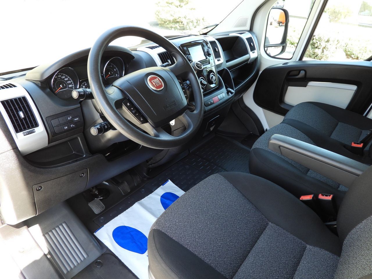 FIAT DUCATO BOX 9 PALLETS CRUISE CONTROL NAVIGATION LED LIGHTS AIR CONDITIONING 130HP - Box van: picture 2 FIAT DUCATO BOX 9 PALLETS CRUISE CONTROL NAVIGATION LED LIGHTS AIR CONDITIONING 130HP - Box van: picture 2
