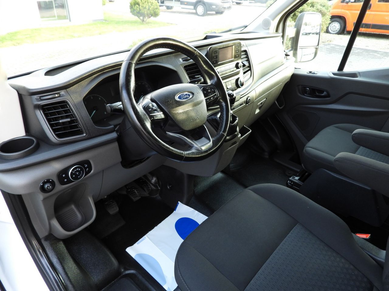 FORD TRANSIT 4x4 STAKE BODY DOUBLE CABIN DOKA 6 SEATS CRUISE CONTROL LED LIGHTS AIR CONDITIONING 170HP - Combi van: picture 2 FORD TRANSIT 4x4 STAKE BODY DOUBLE CABIN DOKA 6 SEATS CRUISE CONTROL LED LIGHTS AIR CONDITIONING 170HP - Combi van: picture 2