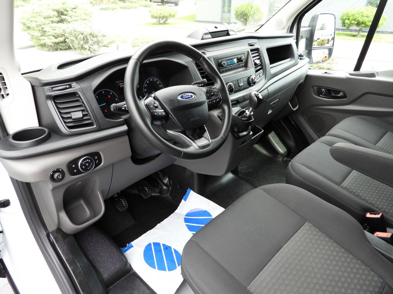 FORD TRANSIT BOX 8 PALLETS CRUISE CONTROL AIR CONDITIONING 130HP - Box van: picture 2 FORD TRANSIT BOX 8 PALLETS CRUISE CONTROL AIR CONDITIONING 130HP - Box van: picture 2