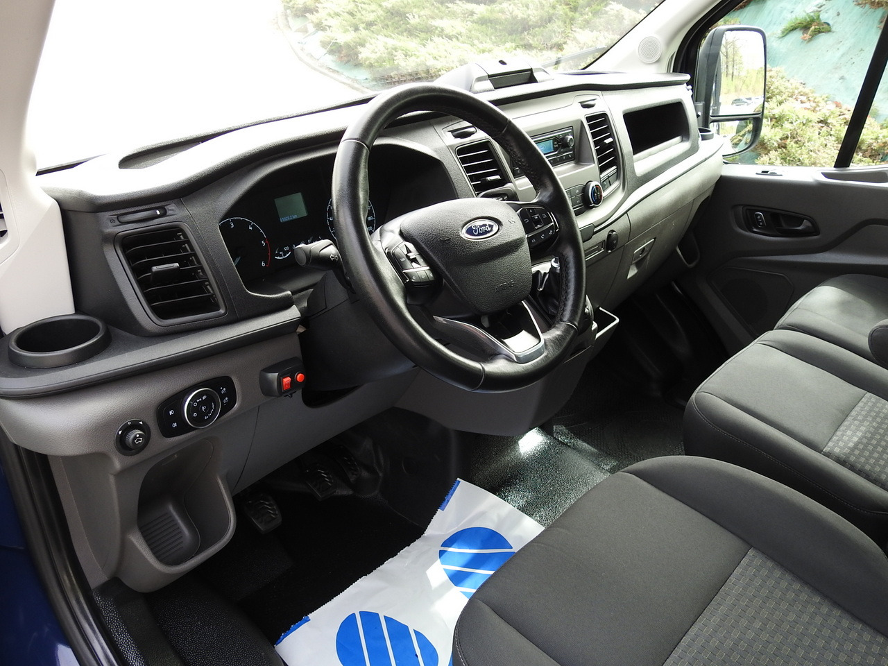 FORD TRANSIT STAKE BODY DOUBLE CABIN DOKA 7 SEATS CRUISE CONTROL AIR CONDITIONING LED LIGHTS 130HP - Flatbed van: picture 2 FORD TRANSIT STAKE BODY DOUBLE CABIN DOKA 7 SEATS CRUISE CONTROL AIR CONDITIONING LED LIGHTS 130HP - Flatbed van: picture 2