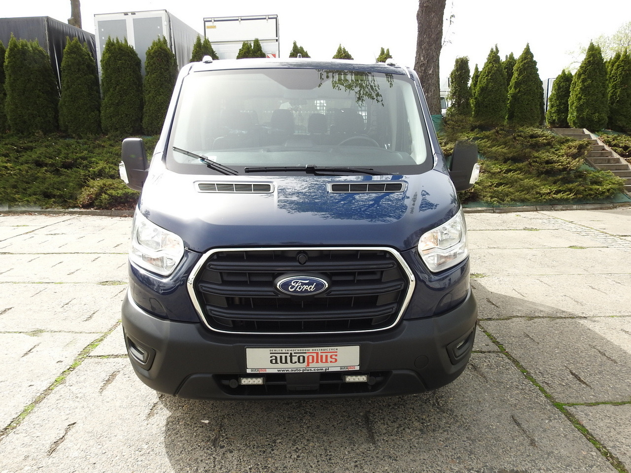 FORD TRANSIT STAKE BODY DOUBLE CABIN DOKA 7 SEATS CRUISE CONTROL AIR CONDITIONING LED LIGHTS 130HP - Flatbed van: picture 5 FORD TRANSIT STAKE BODY DOUBLE CABIN DOKA 7 SEATS CRUISE CONTROL AIR CONDITIONING LED LIGHTS 130HP - Flatbed van: picture 5