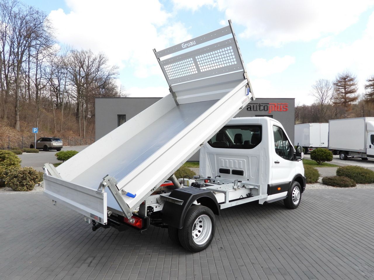FORD TRANSIT TIPPER CRUISE CONTROL LED LIGHTS TWIN WHEELS AIR CONDITIONING 130HP - Tipper van: picture 3 FORD TRANSIT TIPPER CRUISE CONTROL LED LIGHTS TWIN WHEELS AIR CONDITIONING 130HP - Tipper van: picture 3