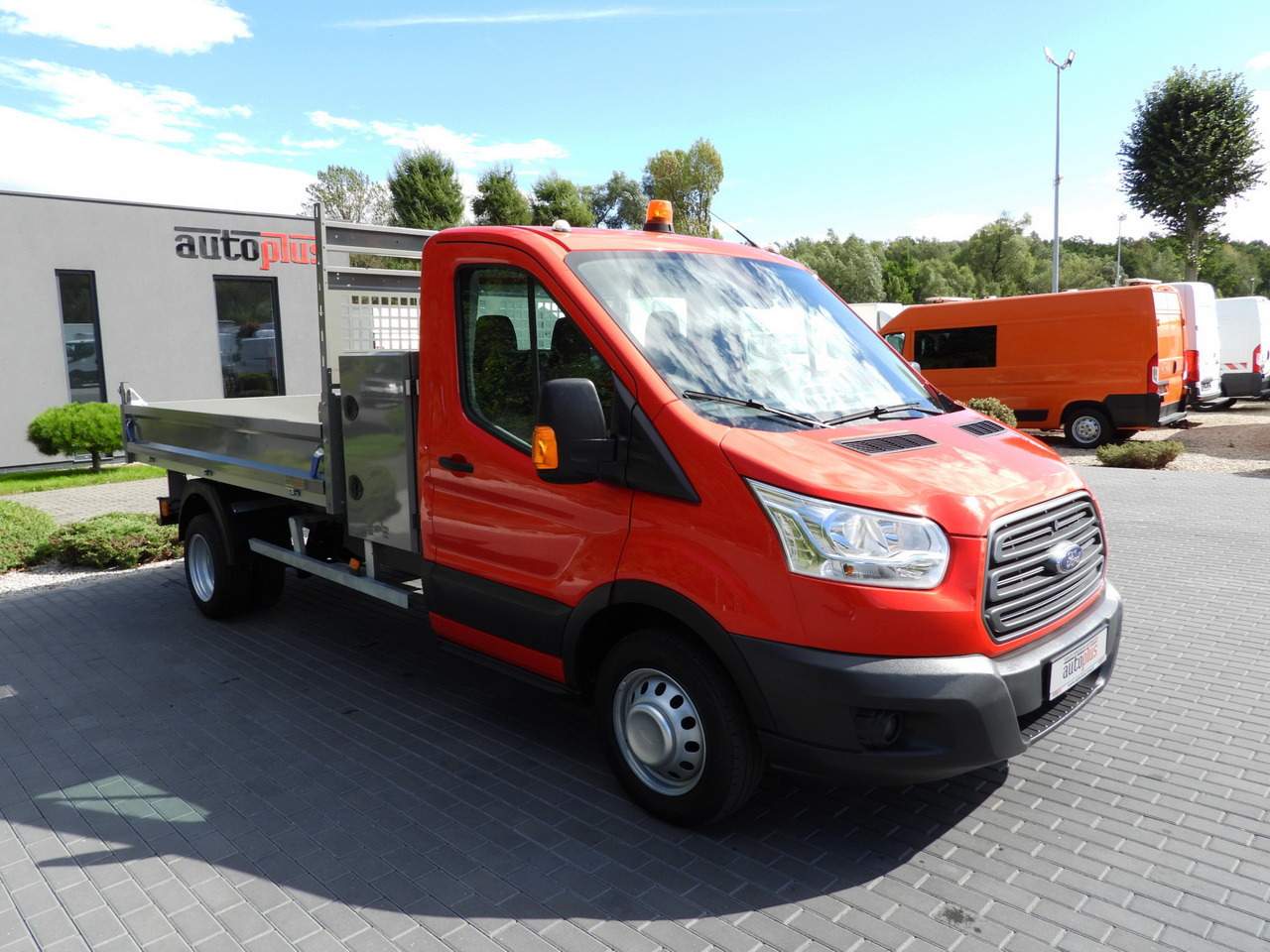 FORD TRANSIT TIPPER CRUISE CONTROL LED LIGHTS TWIN WHEELS AIR CONDITIONING 170HP - Tipper van: picture 4 FORD TRANSIT TIPPER CRUISE CONTROL LED LIGHTS TWIN WHEELS AIR CONDITIONING 170HP - Tipper van: picture 4