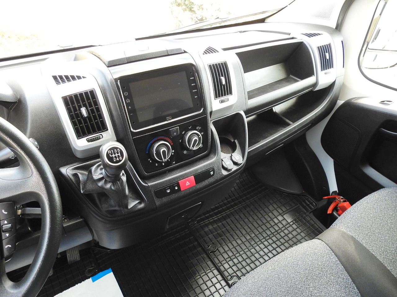 Leasing of  Fiat DUCATO  KOFFER AUFZUG 8 PALETTEN TEMPOMAT NAVI Fiat DUCATO  KOFFER AUFZUG 8 PALETTEN TEMPOMAT NAVI: picture 25