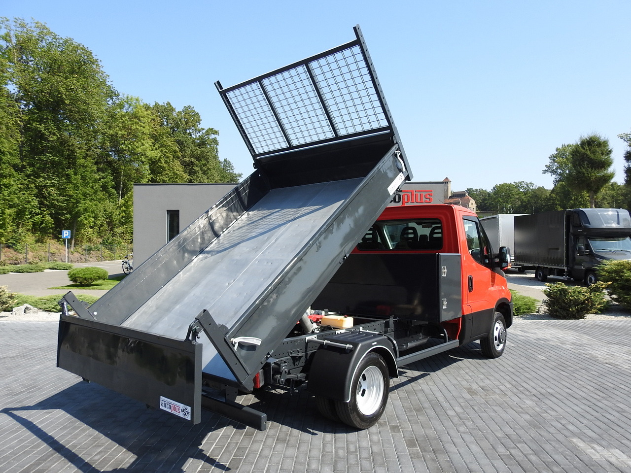 IVECO DAILY 35C13 TIPPER CRUISE CONTROL AIR CONDITIONING TWIN WHEELS  130HP - Tipper van: picture 3 IVECO DAILY 35C13 TIPPER CRUISE CONTROL AIR CONDITIONING TWIN WHEELS  130HP - Tipper van: picture 3