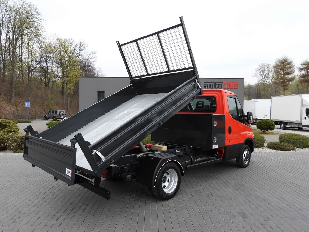 IVECO DAILY 35C13 TIPPER CRUISE CONTROL TWIN WHEELS AIR CONDITIONING 130HP - Tipper van: picture 3 IVECO DAILY 35C13 TIPPER CRUISE CONTROL TWIN WHEELS AIR CONDITIONING 130HP - Tipper van: picture 3