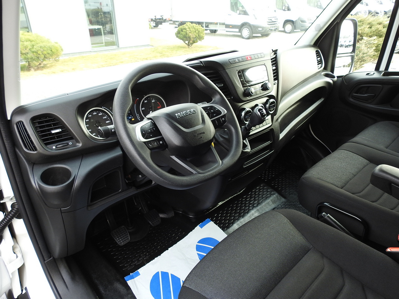 IVECO DAILY 35C16 BOX LIFT 8 PALLETS CRUISE CONTROL TWIN WHEELS AIR CONDITIONING  160HP - Refrigerated van: picture 2 IVECO DAILY 35C16 BOX LIFT 8 PALLETS CRUISE CONTROL TWIN WHEELS AIR CONDITIONING  160HP - Refrigerated van: picture 2