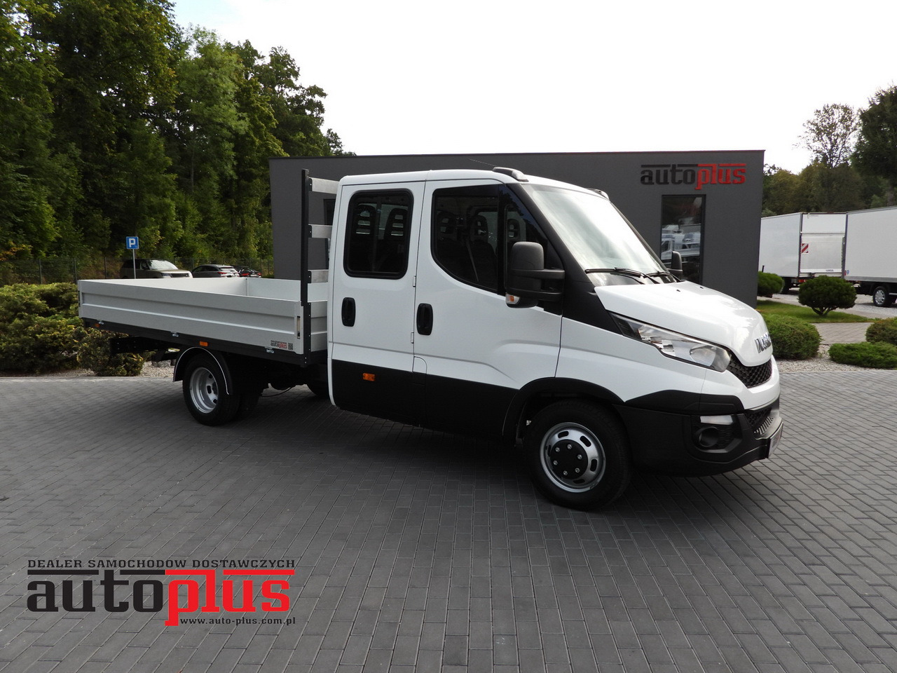 IVECO DAILY 35C17 STAKE BODY DOUBLE CABIN DOKA 7 SEATS CRUISE CONTROL TWIN WHEELS AIR CONDITIONING 170HP - Combi van: picture 1 IVECO DAILY 35C17 STAKE BODY DOUBLE CABIN DOKA 7 SEATS CRUISE CONTROL TWIN WHEELS AIR CONDITIONING 170HP - Combi van: picture 1