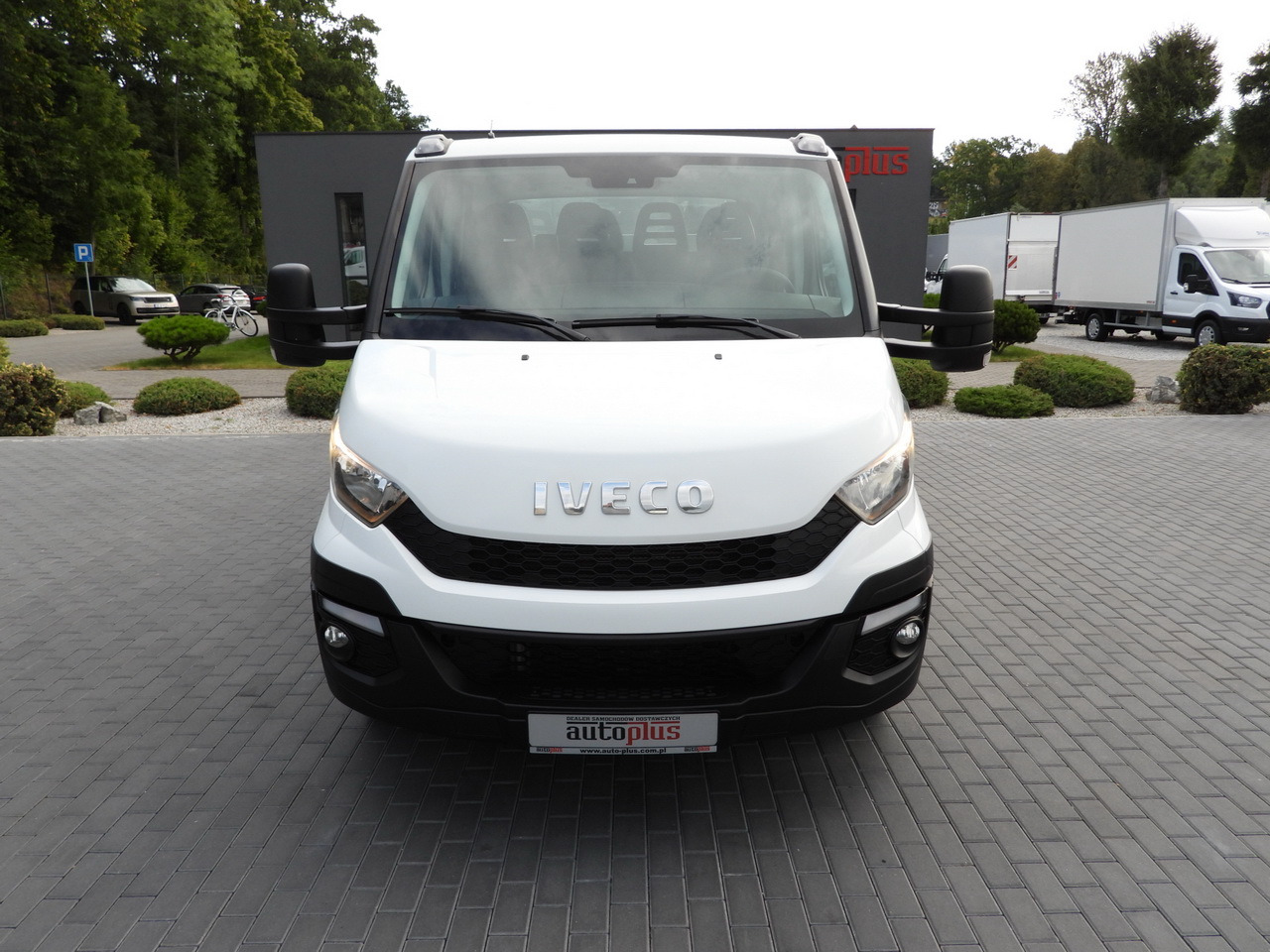 IVECO DAILY 35C17 STAKE BODY DOUBLE CABIN DOKA 7 SEATS CRUISE CONTROL TWIN WHEELS AIR CONDITIONING 170HP - Combi van: picture 5 IVECO DAILY 35C17 STAKE BODY DOUBLE CABIN DOKA 7 SEATS CRUISE CONTROL TWIN WHEELS AIR CONDITIONING 170HP - Combi van: picture 5