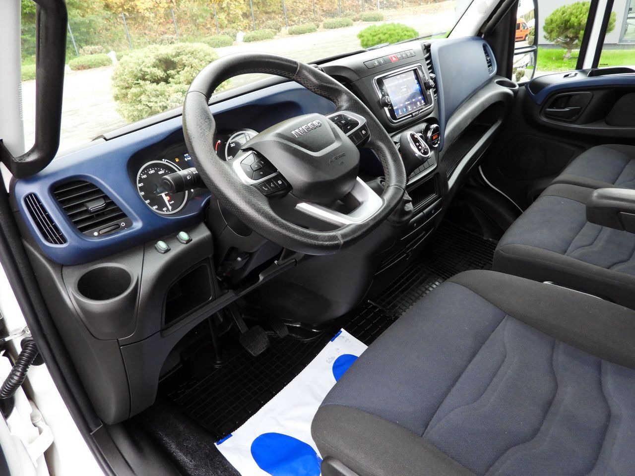 IVECO DAILY 35C21 TIPPER CRUISE CONTROL NAVIGATION LED LIGHTS AUTOMATIC TRANSMISSION TWIN WHEELS AIR CONDITIONING 210HP - Tipper van: picture 2 IVECO DAILY 35C21 TIPPER CRUISE CONTROL NAVIGATION LED LIGHTS AUTOMATIC TRANSMISSION TWIN WHEELS AIR CONDITIONING 210HP - Tipper van: picture 2