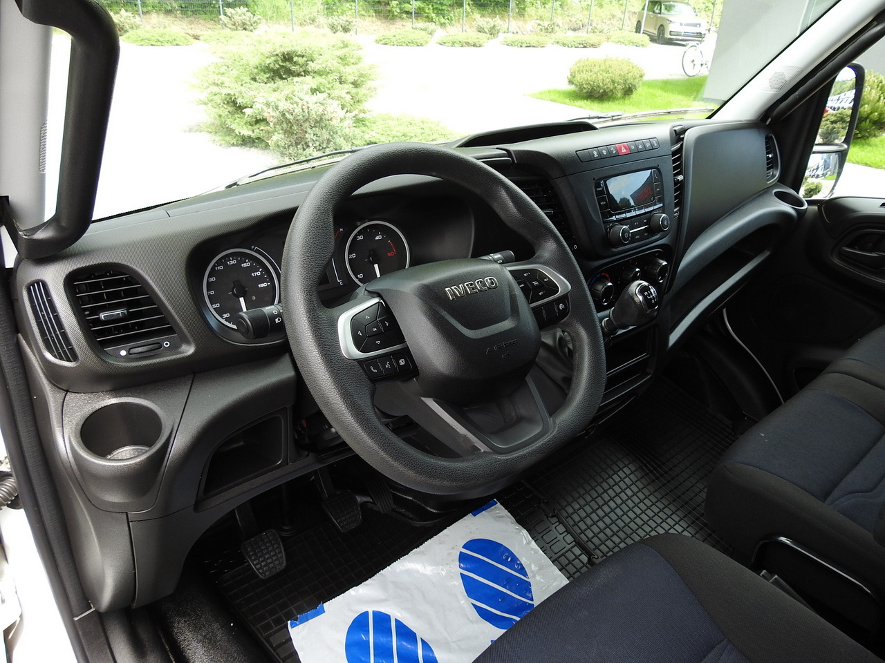 IVECO DAILY 35S14 8 PALLETS CRUISE CONTROL TWIN WHEELS AIR CONDITIONING 140HP - Box van: picture 2 IVECO DAILY 35S14 8 PALLETS CRUISE CONTROL TWIN WHEELS AIR CONDITIONING 140HP - Box van: picture 2