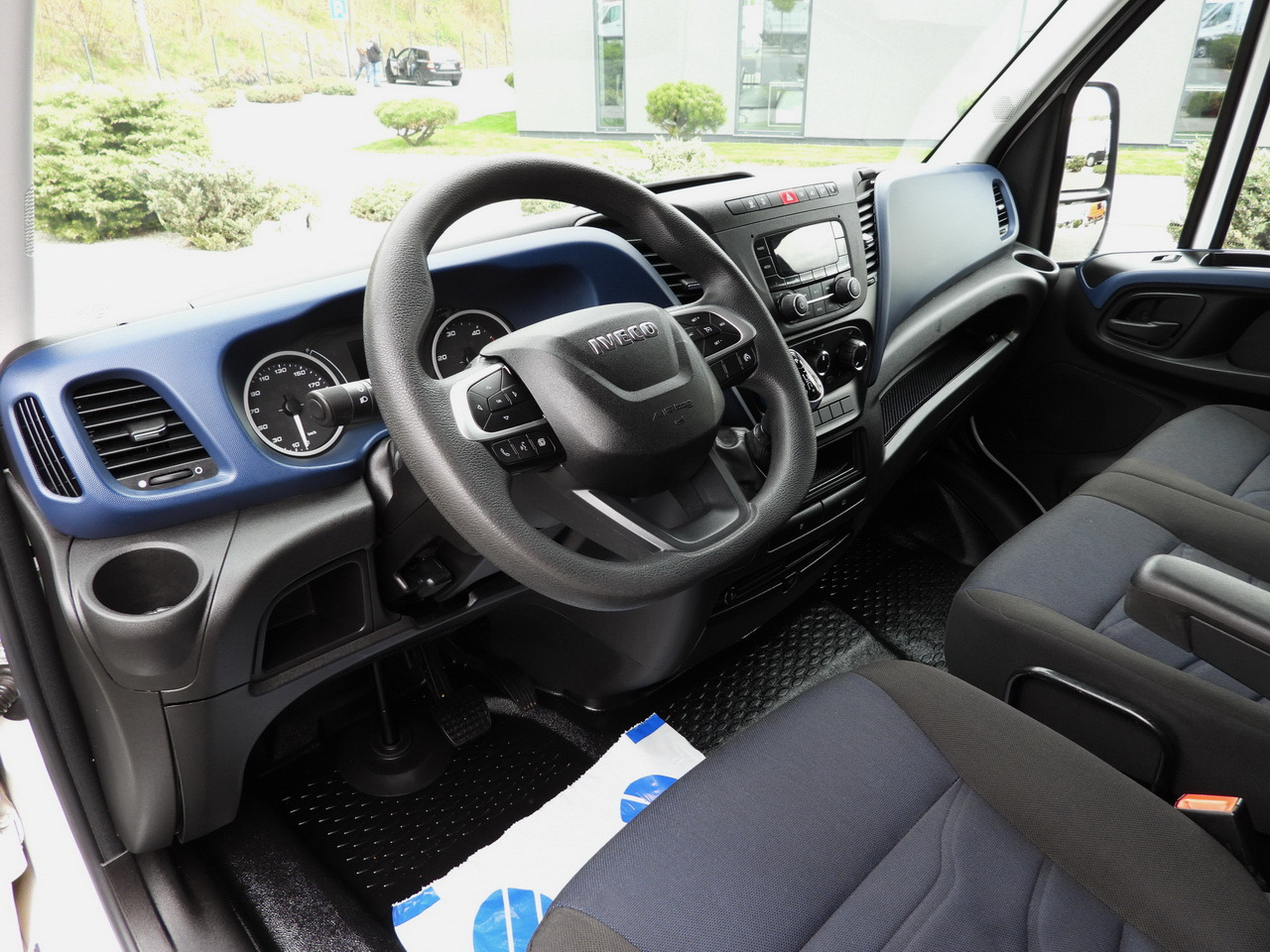 IVECO DAILY 35S14 REFRIGERATOR VAN 0*C POWER SUPPLY 230V CRUISE CONTROL AUTOMATIC TRANSMISSION HI-MATIC AIR CONDITIONING 140HP - Refrigerated van: picture 2 IVECO DAILY 35S14 REFRIGERATOR VAN 0*C POWER SUPPLY 230V CRUISE CONTROL AUTOMATIC TRANSMISSION HI-MATIC AIR CONDITIONING 140HP - Refrigerated van: picture 2