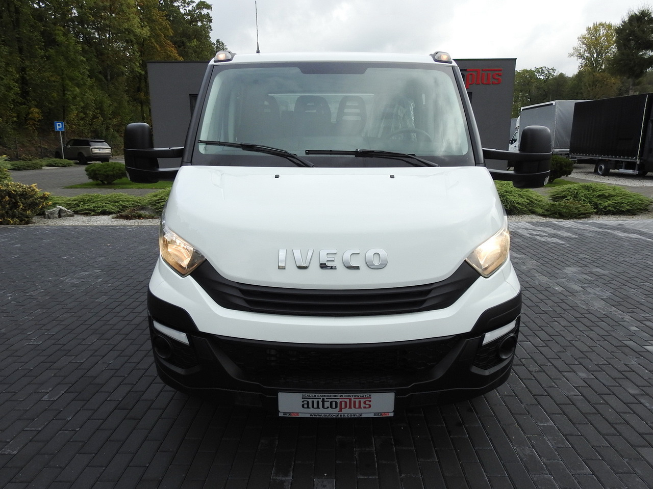 IVECO DAILY 35S15 STAKE BODY DOUBLE CABIN DOKA 7 SEATS AIR CONDITIONING 150HP - Flatbed van: picture 5 IVECO DAILY 35S15 STAKE BODY DOUBLE CABIN DOKA 7 SEATS AIR CONDITIONING 150HP - Flatbed van: picture 5