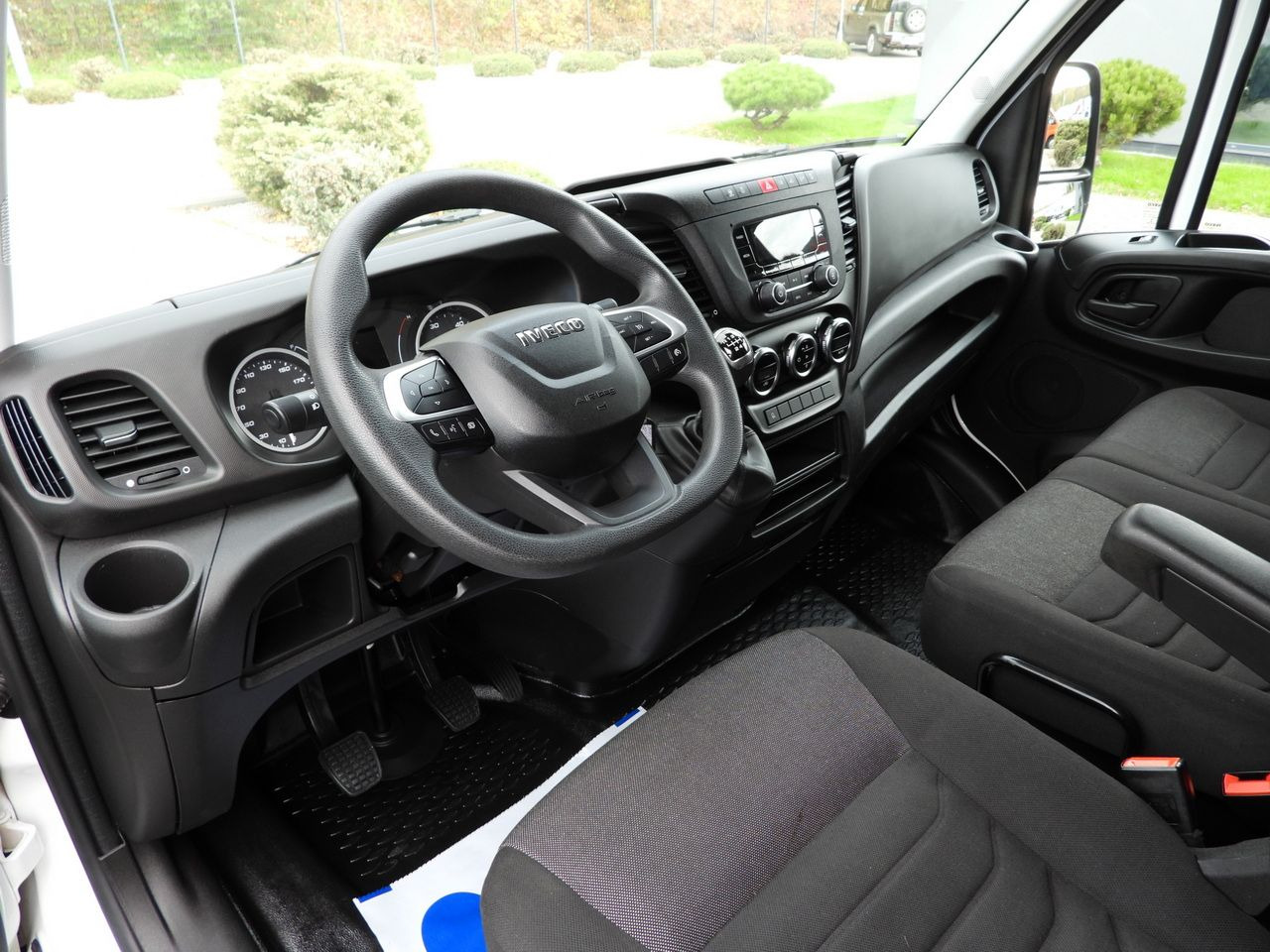 IVECO DAILY 35S16 BOX LIFT 8 PALLETS CRUISE CONTROL AIR CONDITIONING TWIN WHEELS 160HP - Box van: picture 2 IVECO DAILY 35S16 BOX LIFT 8 PALLETS CRUISE CONTROL AIR CONDITIONING TWIN WHEELS 160HP - Box van: picture 2