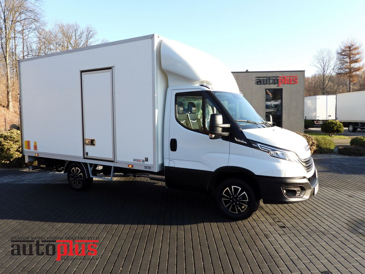IVECO DAILY 35S16 LIFT 8 PALLETS CRUISE CONTROL LED LIGHTS AUTOMATIC TRANSMISSION HI-MATIC AIR CONDITIONING 160HP - Box van: picture 1 IVECO DAILY 35S16 LIFT 8 PALLETS CRUISE CONTROL LED LIGHTS AUTOMATIC TRANSMISSION HI-MATIC AIR CONDITIONING 160HP - Box van: picture 1