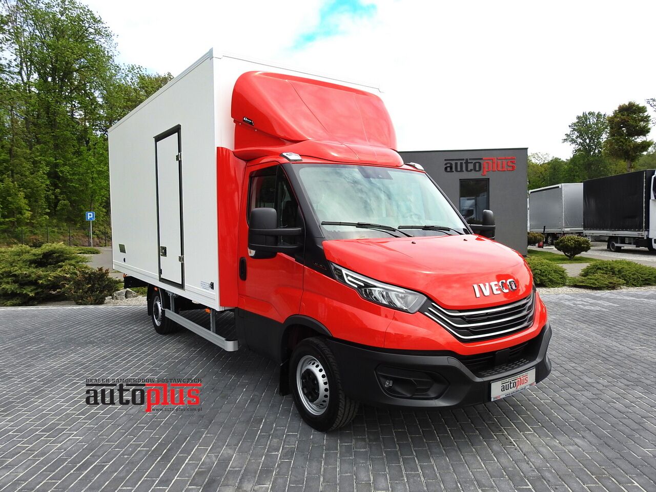 IVECO DAILY 35S18 NEW BOX 10 PALLETS CRUISE CONTROL NAVIGATION AIR CONDITIONING LED LIGHTS 180HP - Box van: picture 1 IVECO DAILY 35S18 NEW BOX 10 PALLETS CRUISE CONTROL NAVIGATION AIR CONDITIONING LED LIGHTS 180HP - Box van: picture 1