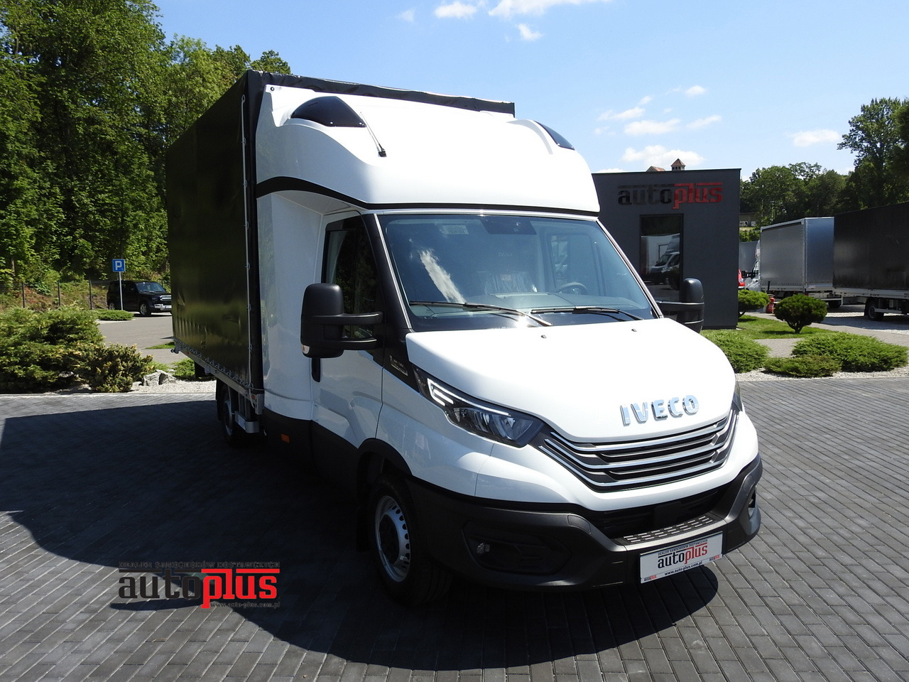 IVECO DAILY 35S18 NEW TARPAULIN 8 PALLETS CRUISE CONTROL NAVIGATION LED LIGHTS AUTOMATIC TRANSMISSION HI-MATIC MANUFACTURERS WARRANTY 180HP - Curtain side van: picture 1 IVECO DAILY 35S18 NEW TARPAULIN 8 PALLETS CRUISE CONTROL NAVIGATION LED LIGHTS AUTOMATIC TRANSMISSION HI-MATIC MANUFACTURERS WARRANTY 180HP - Curtain side van: picture 1