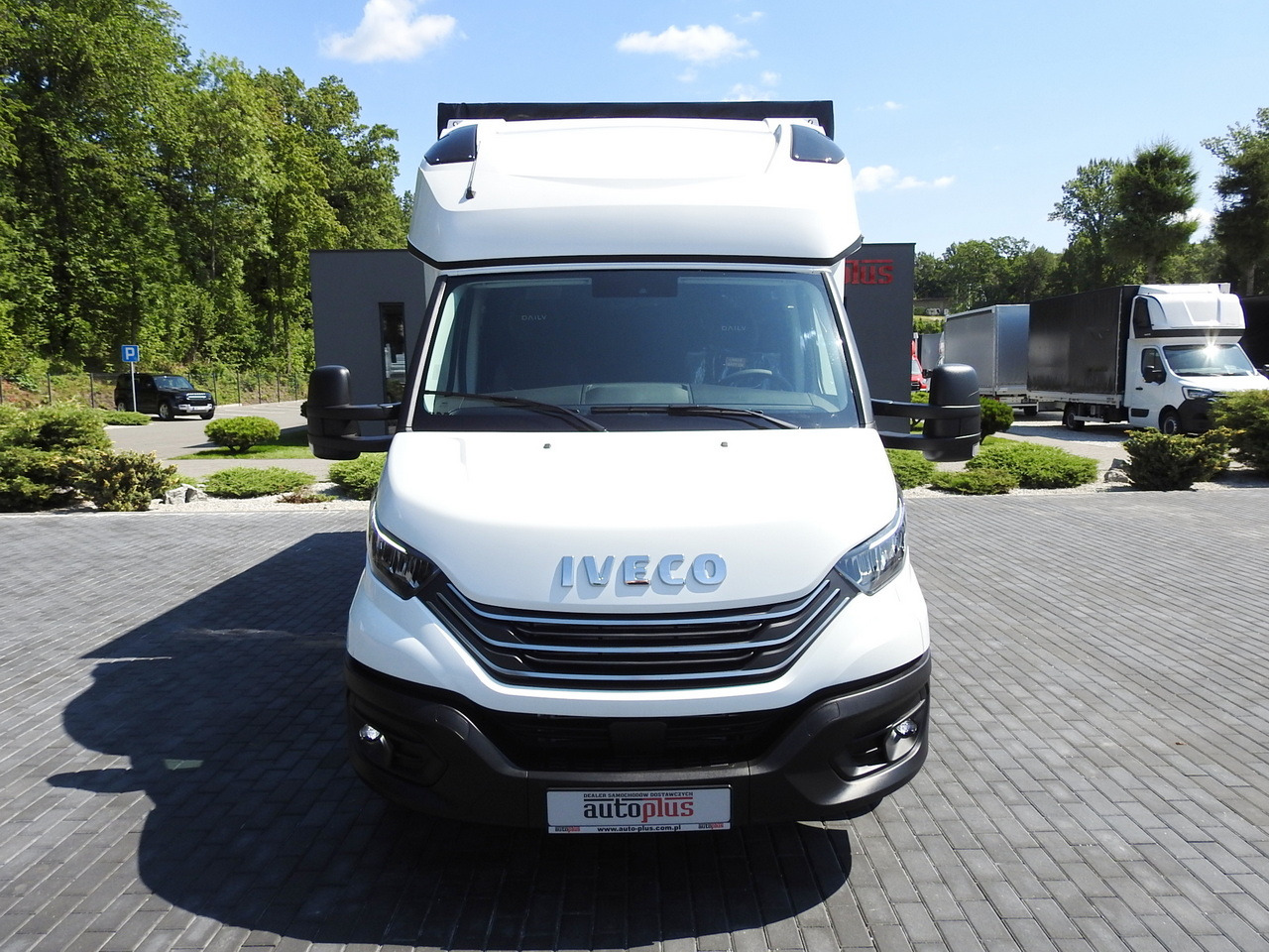 IVECO DAILY 35S18 NEW TARPAULIN 8 PALLETS CRUISE CONTROL NAVIGATION LED LIGHTS AUTOMATIC TRANSMISSION HI-MATIC MANUFACTURERS WARRANTY 180HP - Curtain side van: picture 5 IVECO DAILY 35S18 NEW TARPAULIN 8 PALLETS CRUISE CONTROL NAVIGATION LED LIGHTS AUTOMATIC TRANSMISSION HI-MATIC MANUFACTURERS WARRANTY 180HP - Curtain side van: picture 5