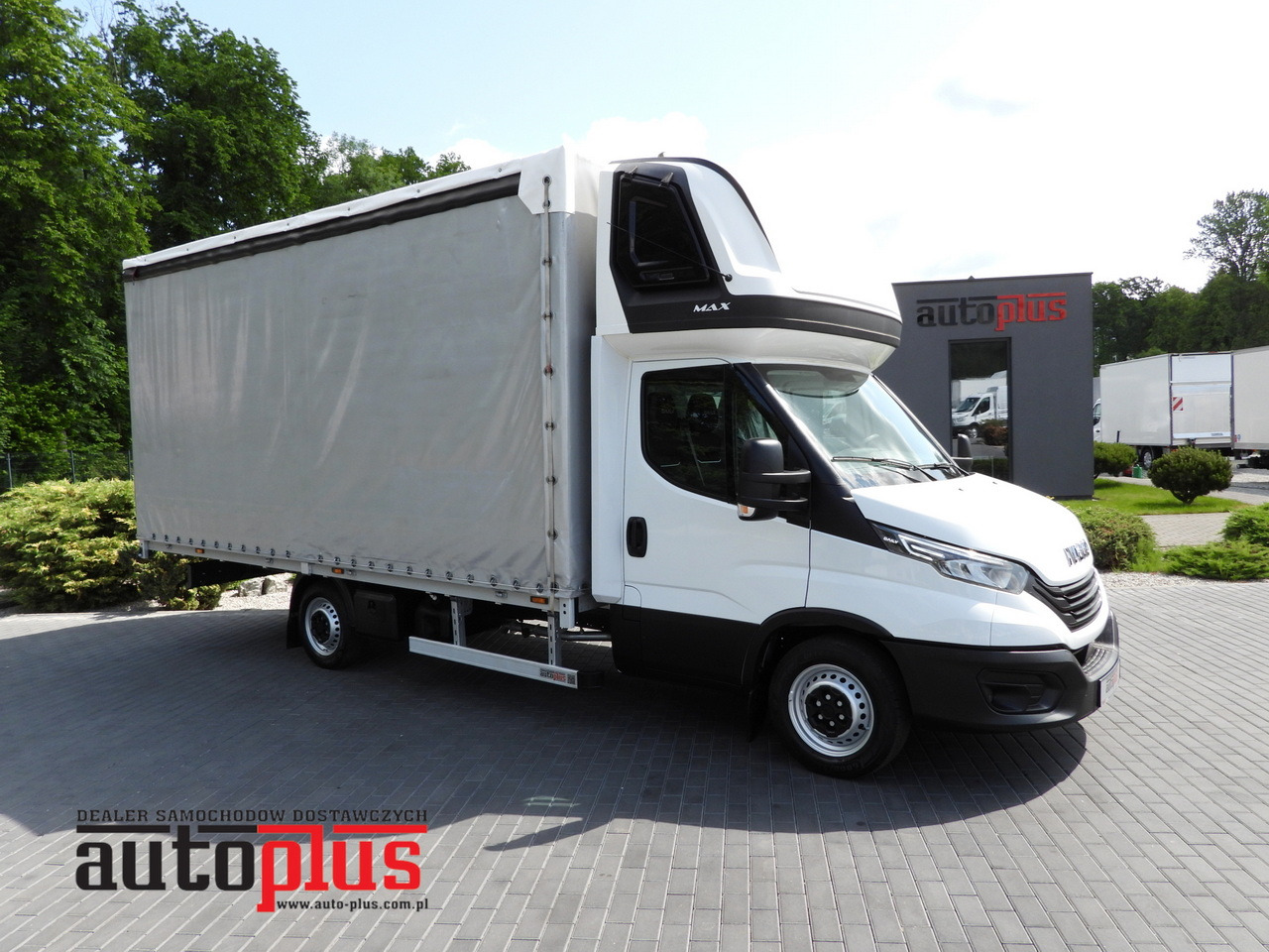 IVECO DAILY 35S18 TARPAULIN 10 PALLETS CRUISE CONTROL LED LIGHTS AIR CONDITIONING 180HP - Curtain side van: picture 1 IVECO DAILY 35S18 TARPAULIN 10 PALLETS CRUISE CONTROL LED LIGHTS AIR CONDITIONING 180HP - Curtain side van: picture 1