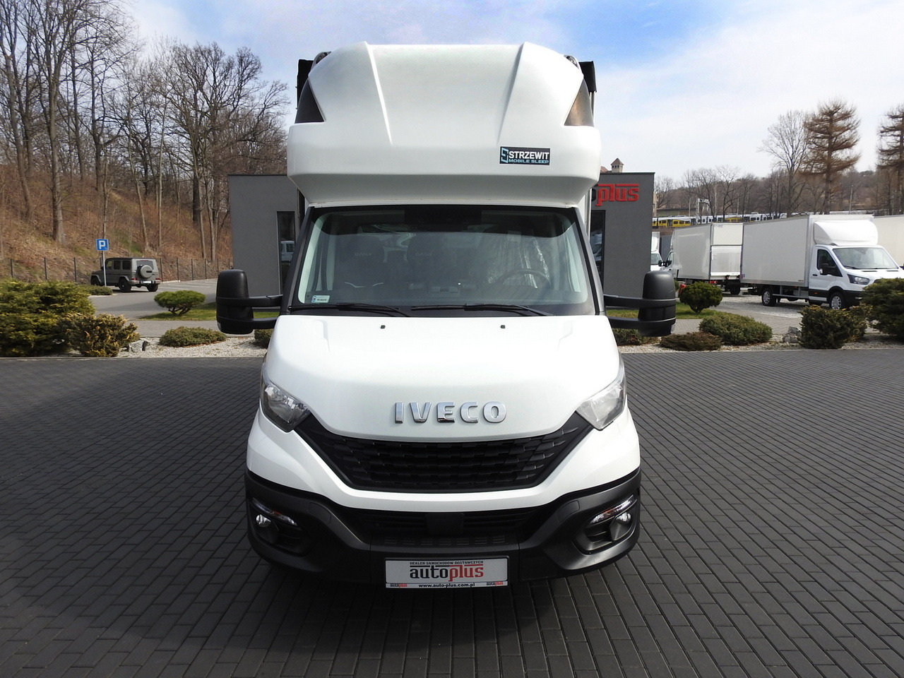 IVECO DAILY 35S18 TARPAULIN 10 PALLETS WEBASTO CRUISE CONTROL AIR CONDITIONING 180HP - Curtain side van: picture 5 IVECO DAILY 35S18 TARPAULIN 10 PALLETS WEBASTO CRUISE CONTROL AIR CONDITIONING 180HP - Curtain side van: picture 5