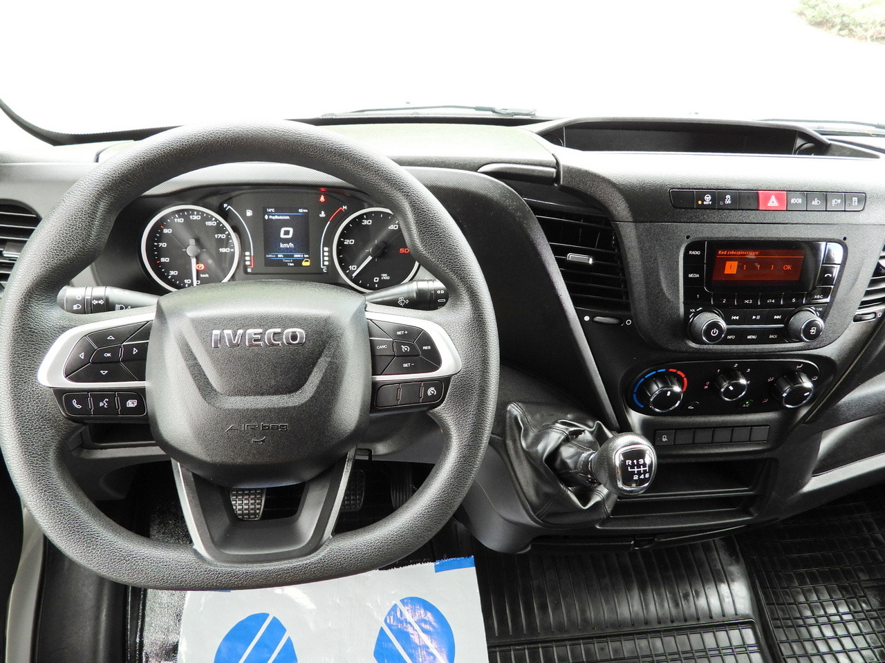 Curtain side van IVECO DAILY  35S18 TARPAULIN 10 PALLETS WEBASTO CRUISE CONTROL AIR CONDITIONING  180HP: picture 31