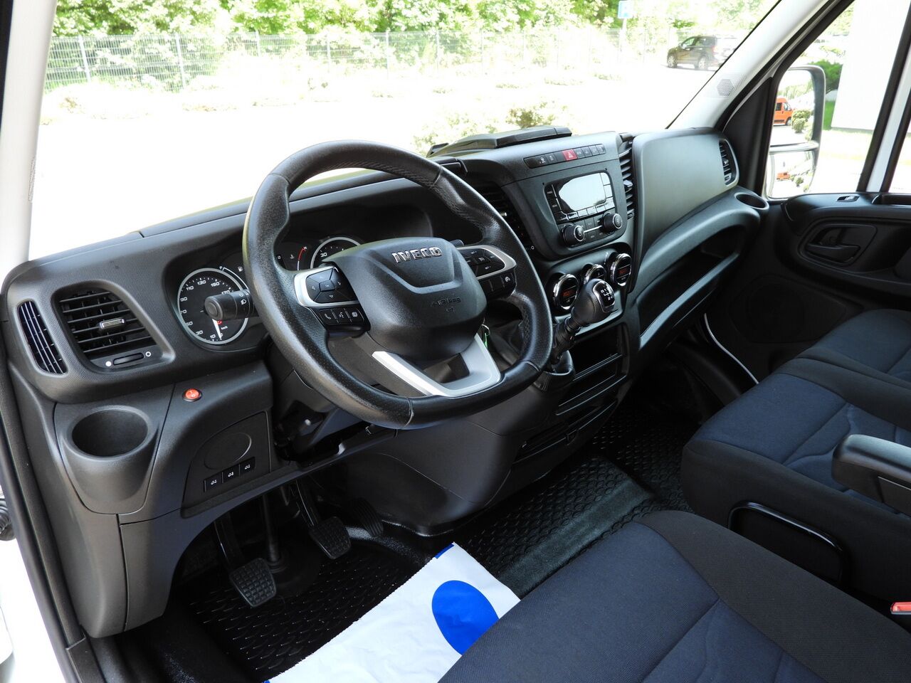 IVECO DAILY 35S18 TARPAULIN 10 PALLETS WEBASTO CRUISE CONTROL LED LIGHTS PNEUMATICS AIR CONDITIONING 180HP - Curtain side van: picture 2 IVECO DAILY 35S18 TARPAULIN 10 PALLETS WEBASTO CRUISE CONTROL LED LIGHTS PNEUMATICS AIR CONDITIONING 180HP - Curtain side van: picture 2