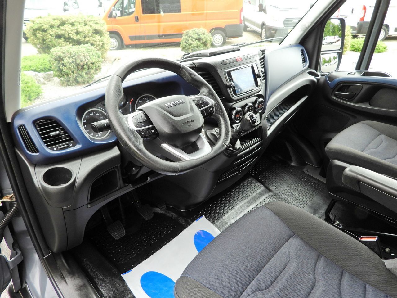 IVECO DAILY 35S18 TARPAULIN 8 PALLETS WEBASTO CRUISE CONTROL NAVIGATION LED LIGHTS PNEUMATICS AIR CONDITIONING 180HP - Curtain side van: picture 2 IVECO DAILY 35S18 TARPAULIN 8 PALLETS WEBASTO CRUISE CONTROL NAVIGATION LED LIGHTS PNEUMATICS AIR CONDITIONING 180HP - Curtain side van: picture 2