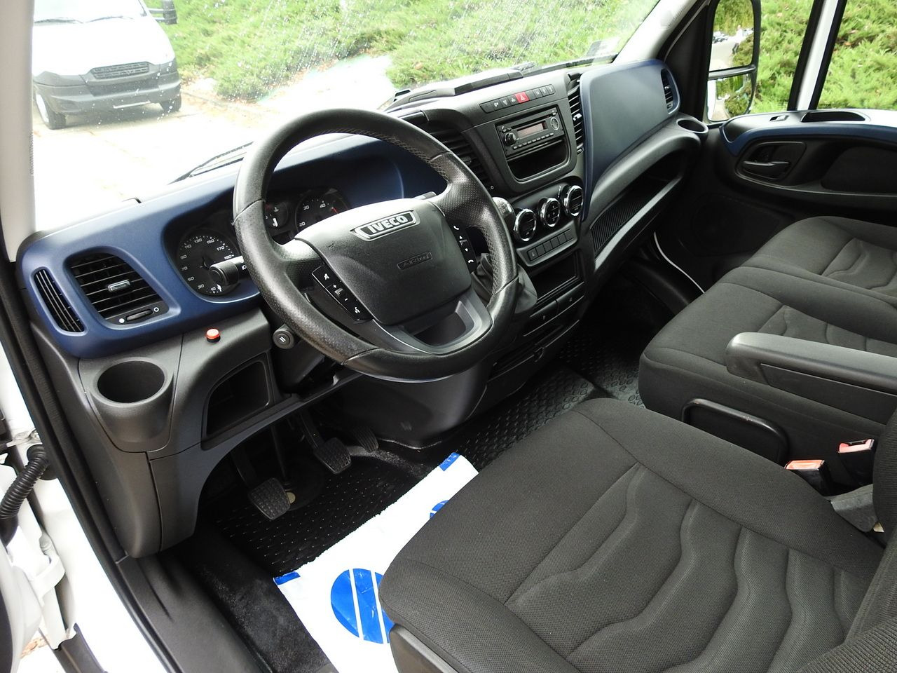 IVECO DAILY 35S18 TARPAULIN LIFT 8 PALLETS CRUISE CONTROL AIR CONDITIONING  180HP - Curtain side van: picture 2 IVECO DAILY 35S18 TARPAULIN LIFT 8 PALLETS CRUISE CONTROL AIR CONDITIONING  180HP - Curtain side van: picture 2