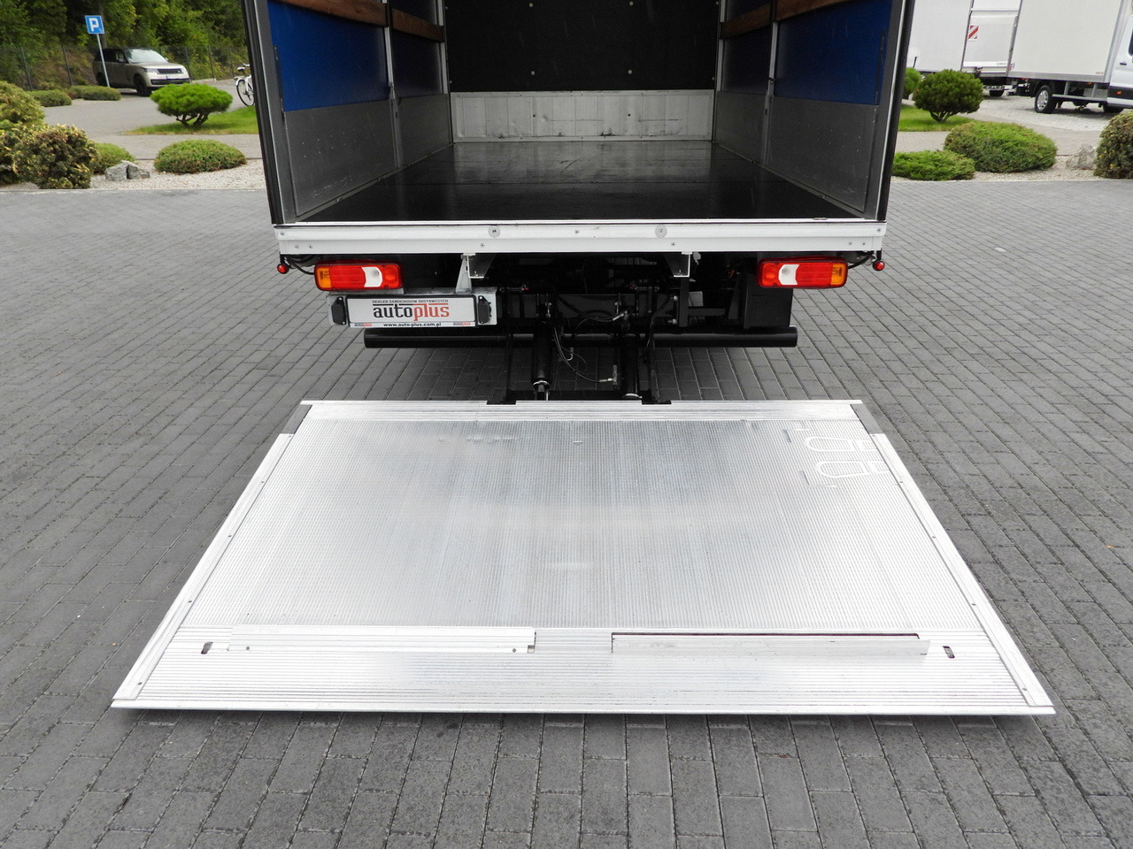 Curtain side van IVECO DAILY 35S18 TARPAULIN LIFT 8 PALLETS WEBASTO CRUISE CONTROL LED LIGHTS AIR CONDITIONING  180HP: picture 25 Curtain side van IVECO DAILY 35S18 TARPAULIN LIFT 8 PALLETS WEBASTO CRUISE CONTROL LED LIGHTS AIR CONDITIONING  180HP: picture 25