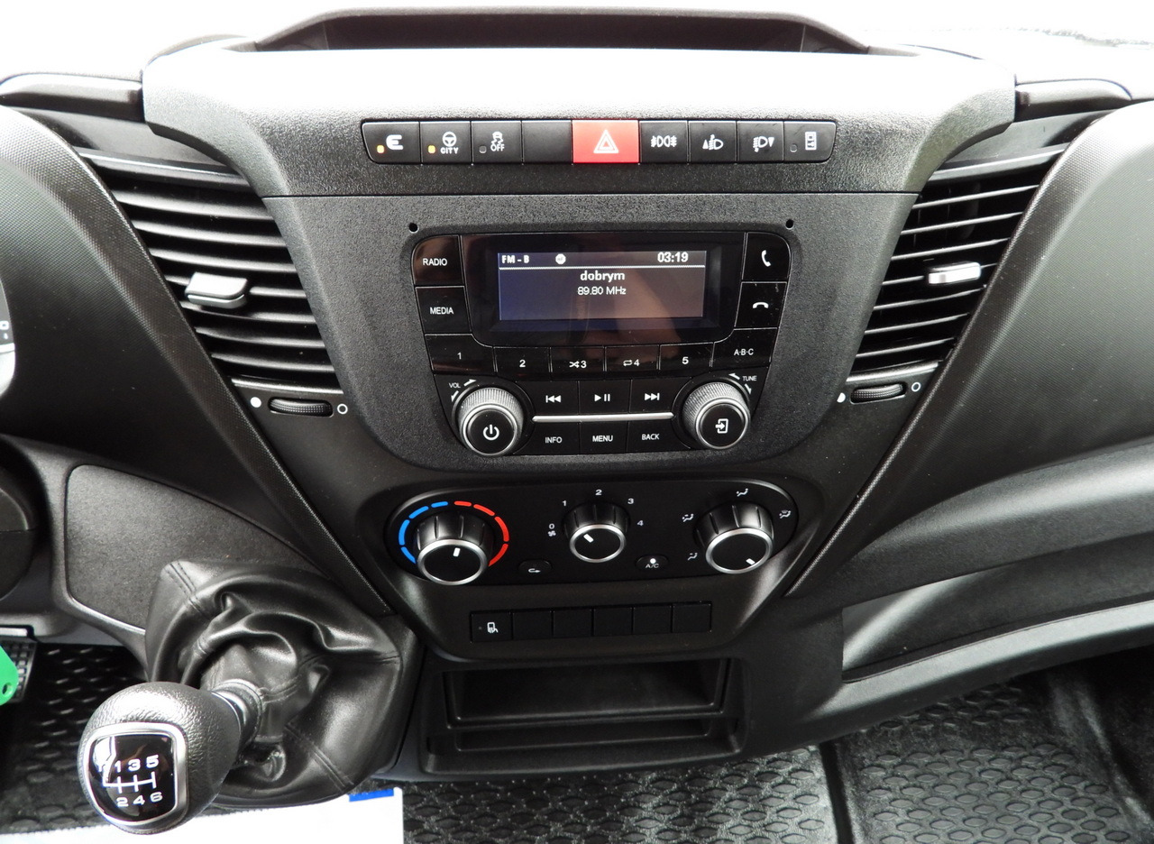 Curtain side van IVECO DAILY 35S18 TARPAULIN LIFT 8 PALLETS WEBASTO CRUISE CONTROL LED LIGHTS AIR CONDITIONING  180HP: picture 39 Curtain side van IVECO DAILY 35S18 TARPAULIN LIFT 8 PALLETS WEBASTO CRUISE CONTROL LED LIGHTS AIR CONDITIONING  180HP: picture 39